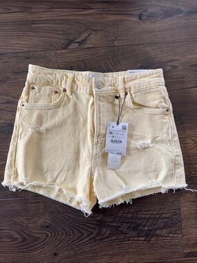 Zara NWT Yellow Distressed Women’s Denim Shorts - Size 36 USA 4